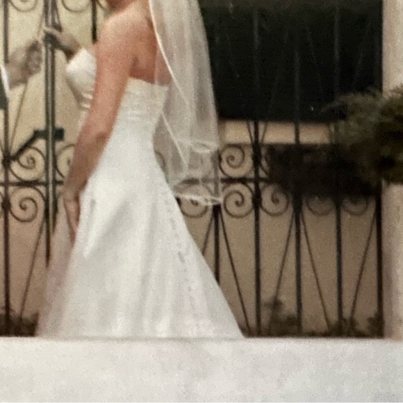 Alfred Angelo wedding dress - Picture 4 of 12